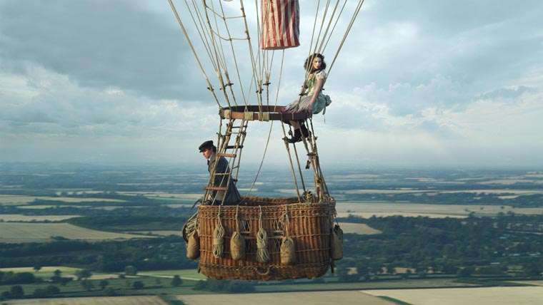 Redmayne y Jones en la primera imagen de The Aeronauts